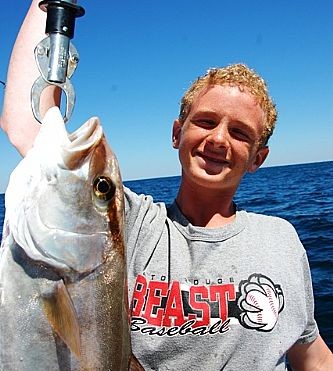 Family_Fishing_for_Amberjack_in_Orange_Beach_Alabama