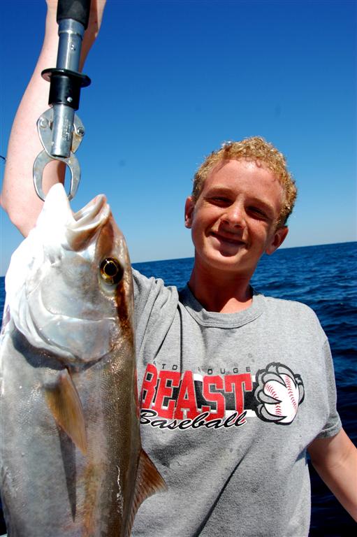 catching-amberjack-using-light-tackle