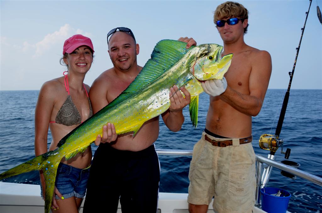 catching-mahi-mahi-fishing-near-shore