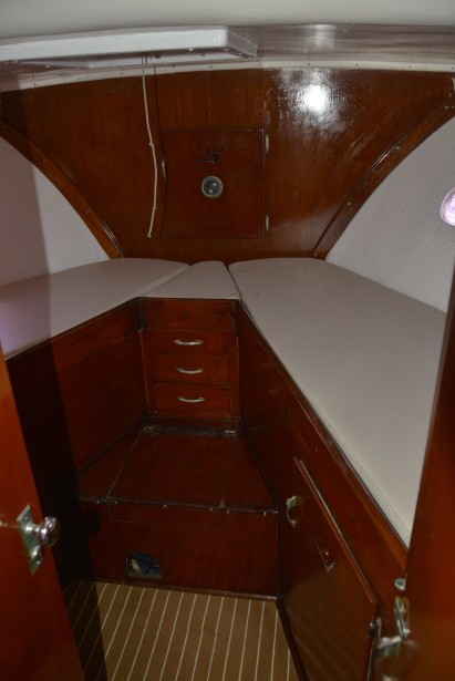 forward-cabin-of-fishing-boat