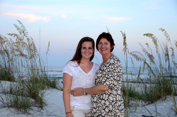 mom-daughter-beach-photography